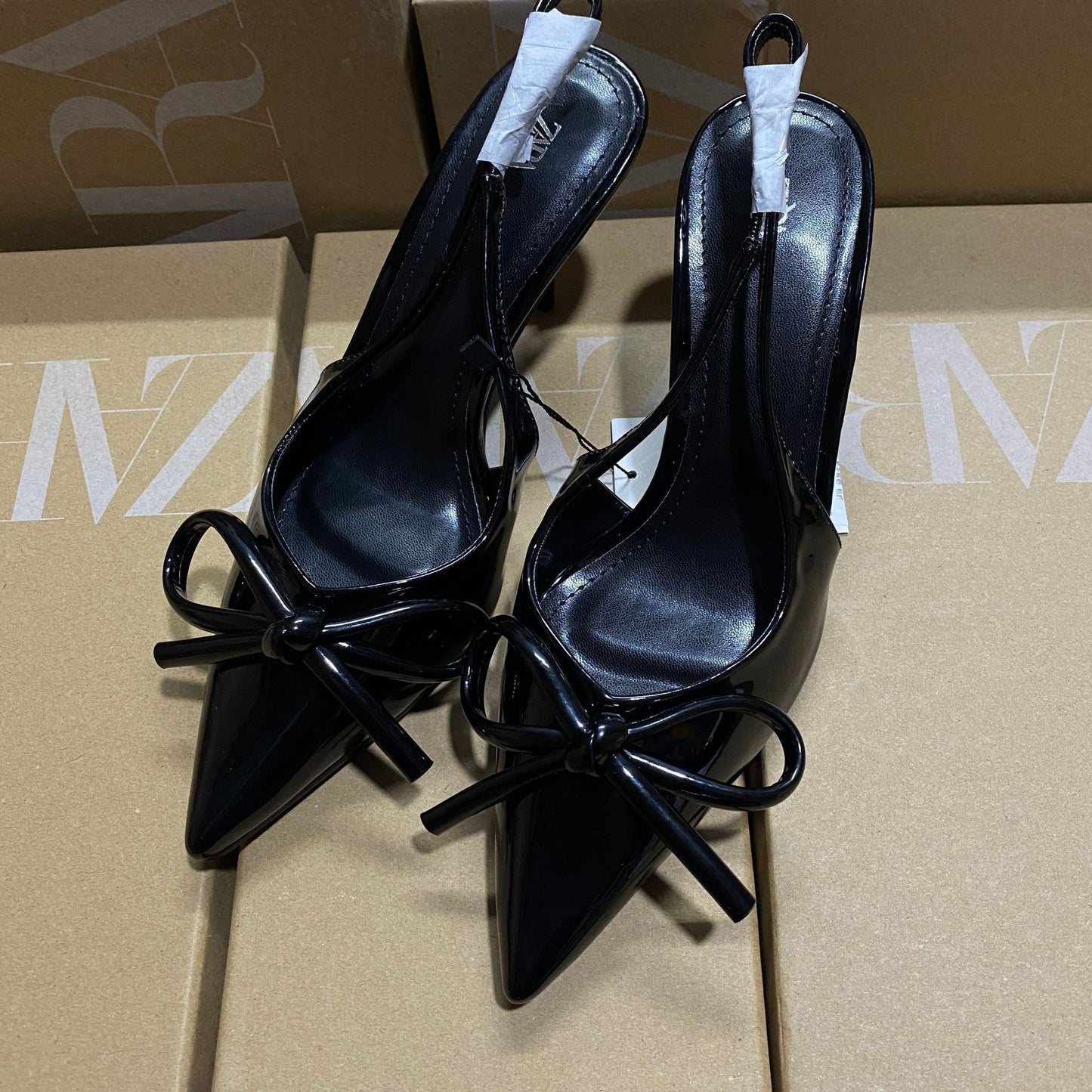 Pointed stiletto pumps: buckled sandals with bows.