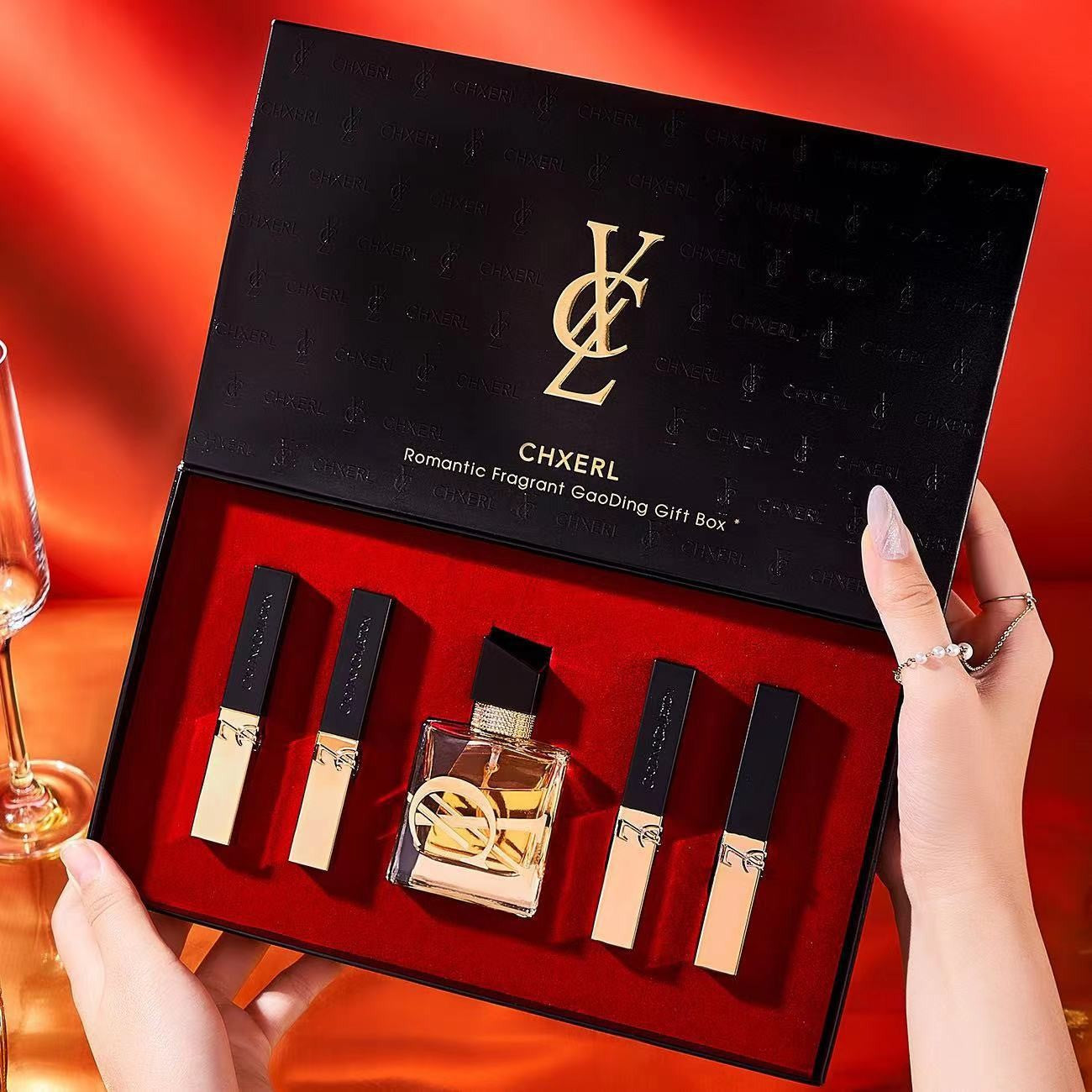 Luxury gold romantic gift box for wife and girlfriend