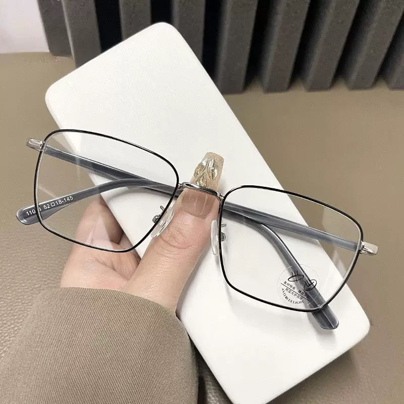 Stylish square frame, gold wire design