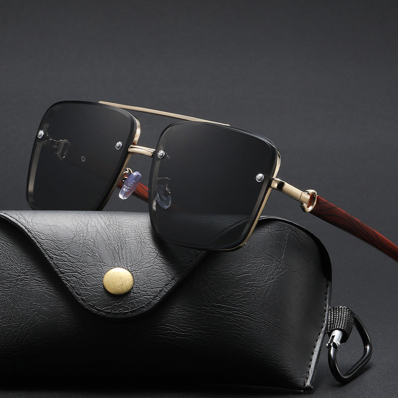 HD polarized pilot sunglasses for men.