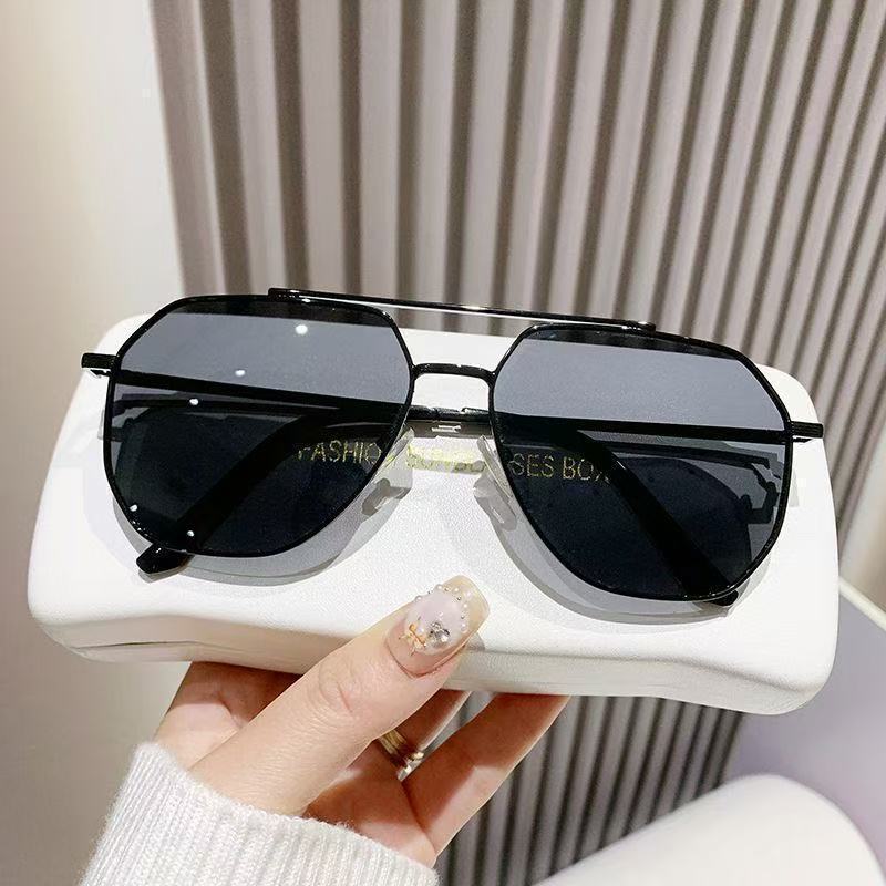 Metal Polarized Sunglasses  UV Protection, Large Frame, Unisex