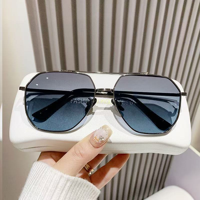 Metal Polarized Sunglasses  UV Protection, Large Frame, Unisex