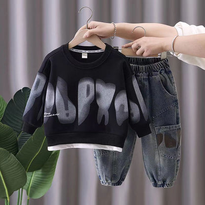 Handsome, casual, fashionable boys' sweatshirt