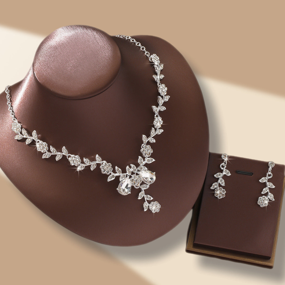 Elegant Floral Necklace & Earrings Edition