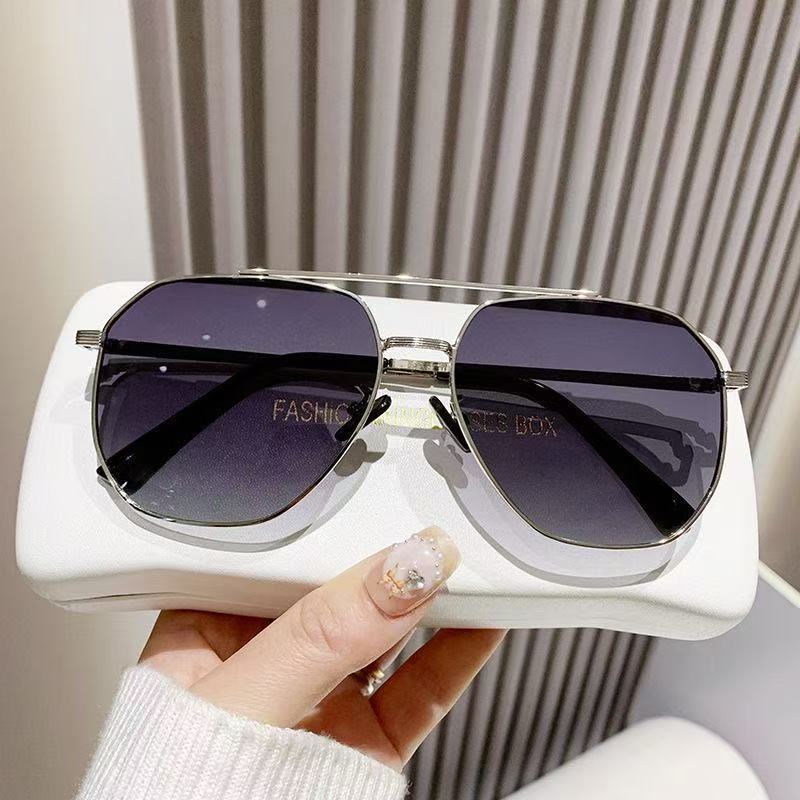 Metal Polarized Sunglasses  UV Protection, Large Frame, Unisex