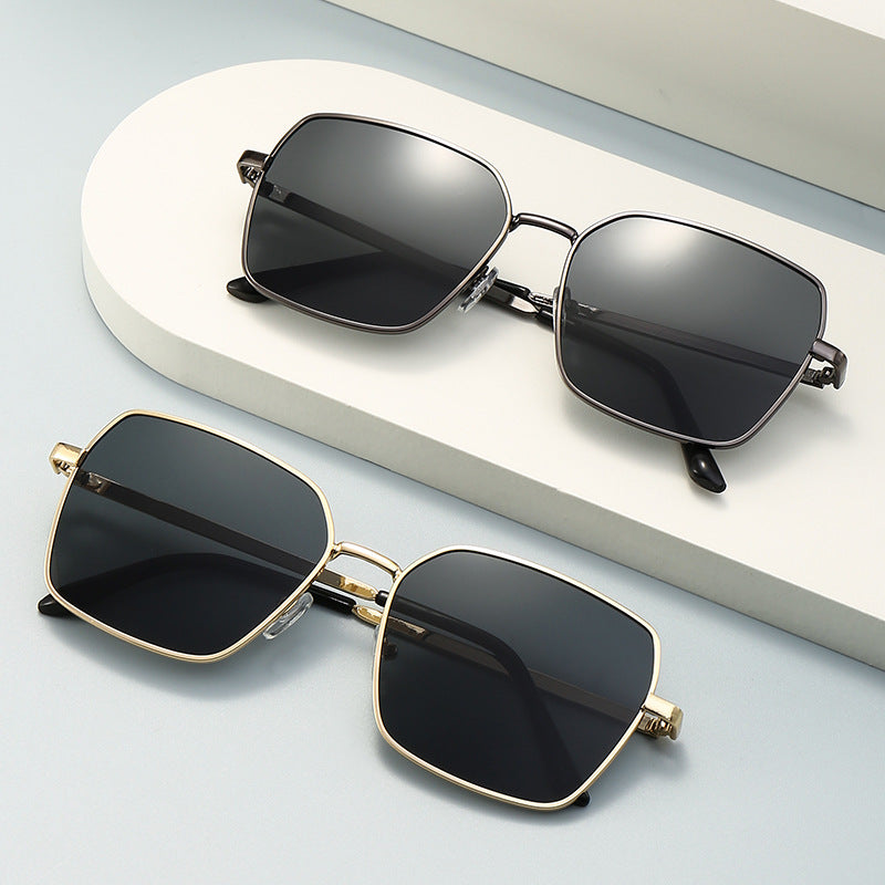 Simple metal frame sunglasses