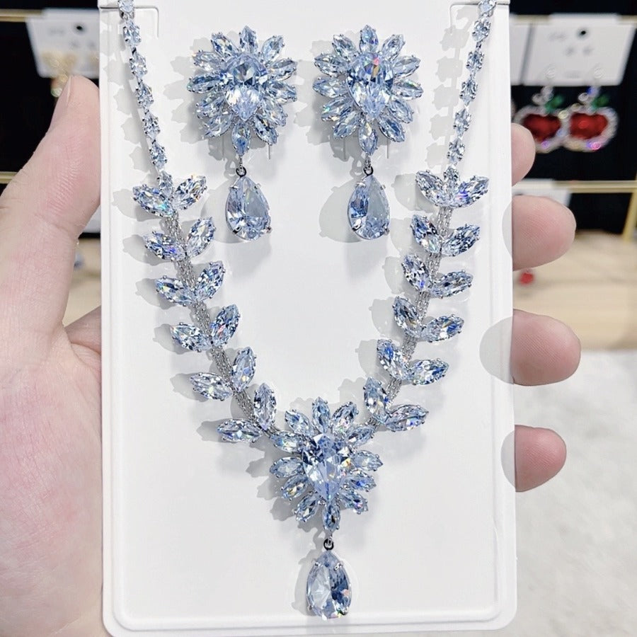 Zircon jewelry: popular necklaces, earrings, sets.
