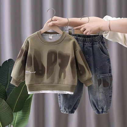 Handsome, casual, fashionable boys' sweatshirt