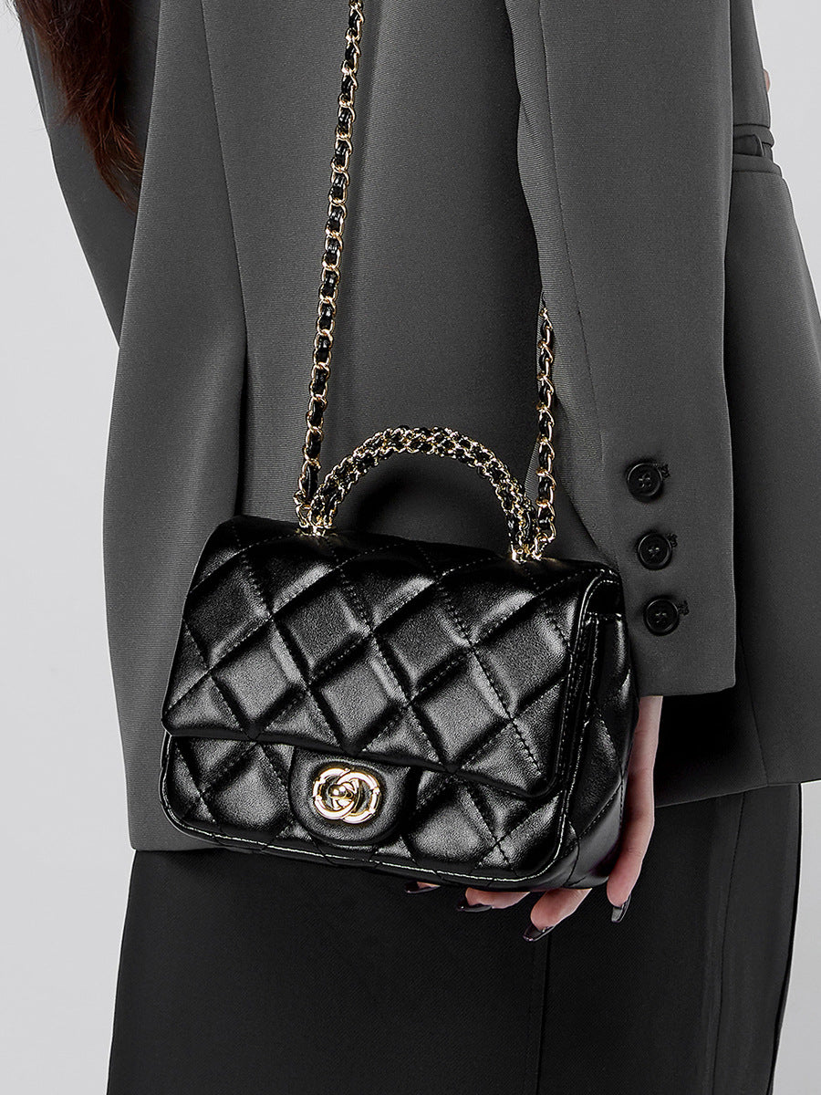 Chic Aura Diamond Chain Tote Luxury Edition