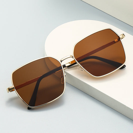 Simple metal frame sunglasses