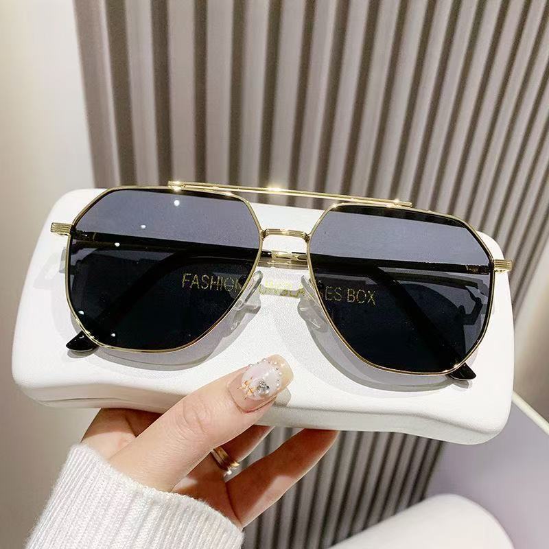 Metal Polarized Sunglasses  UV Protection, Large Frame, Unisex