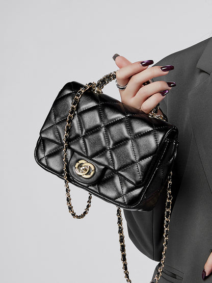Chic Aura Diamond Chain Tote Luxury Edition